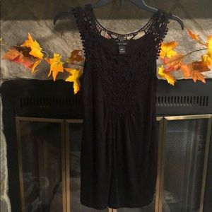 Black house white market black tank top